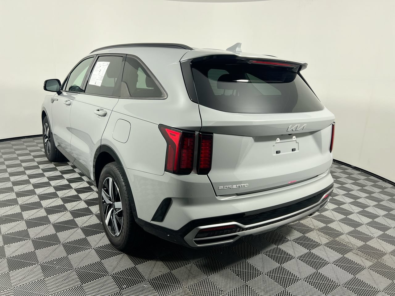 Used 2022 Kia Sorento EX w/ Panoramic Sunroof Package FWD image 6