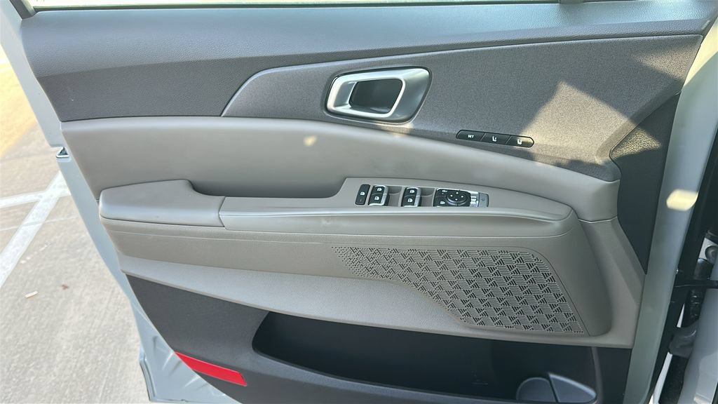 Used 2026 Kia Carnival EX FWD image 19