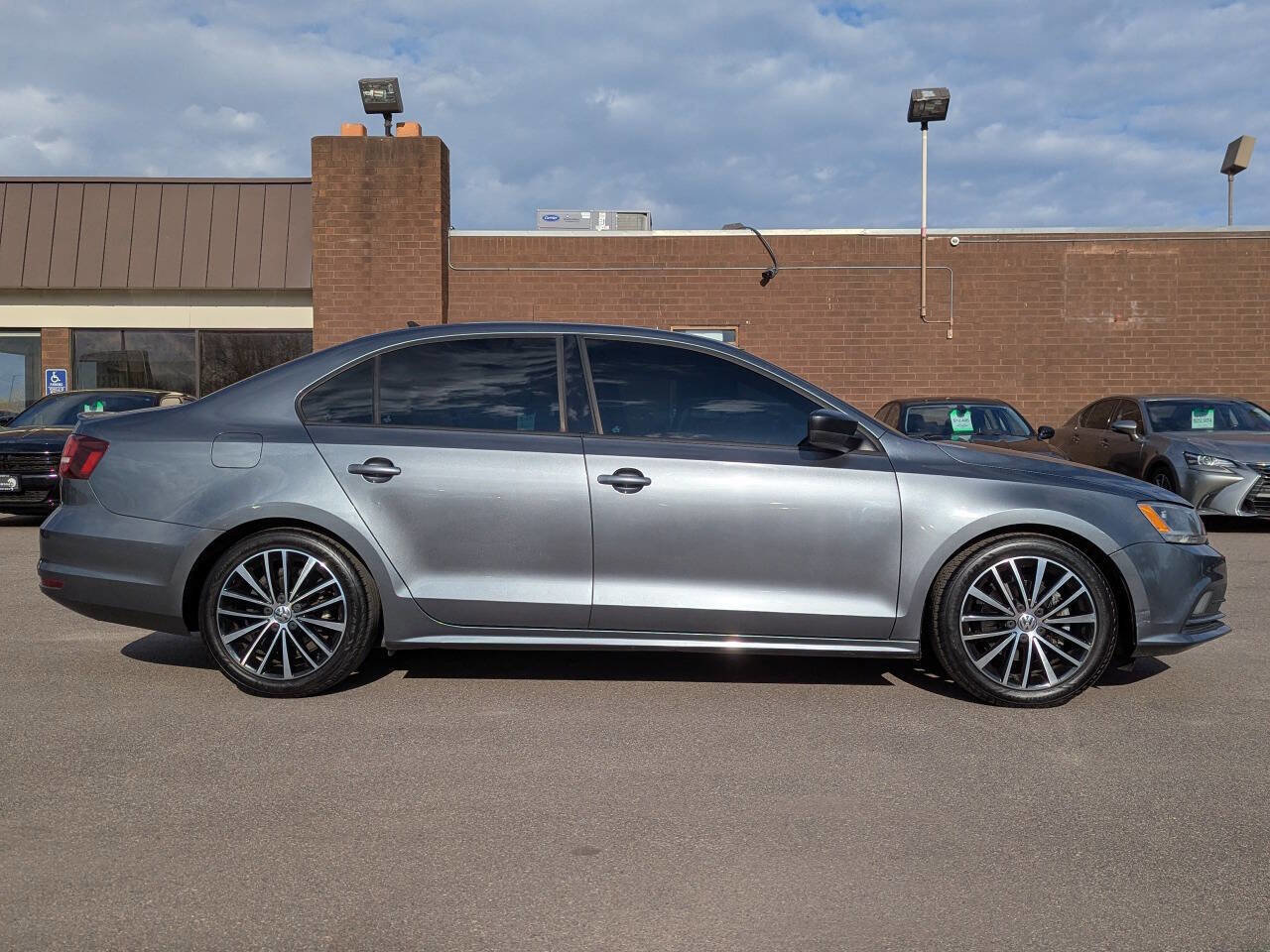 Used 2016 Volkswagen Jetta Sport FWD image 3