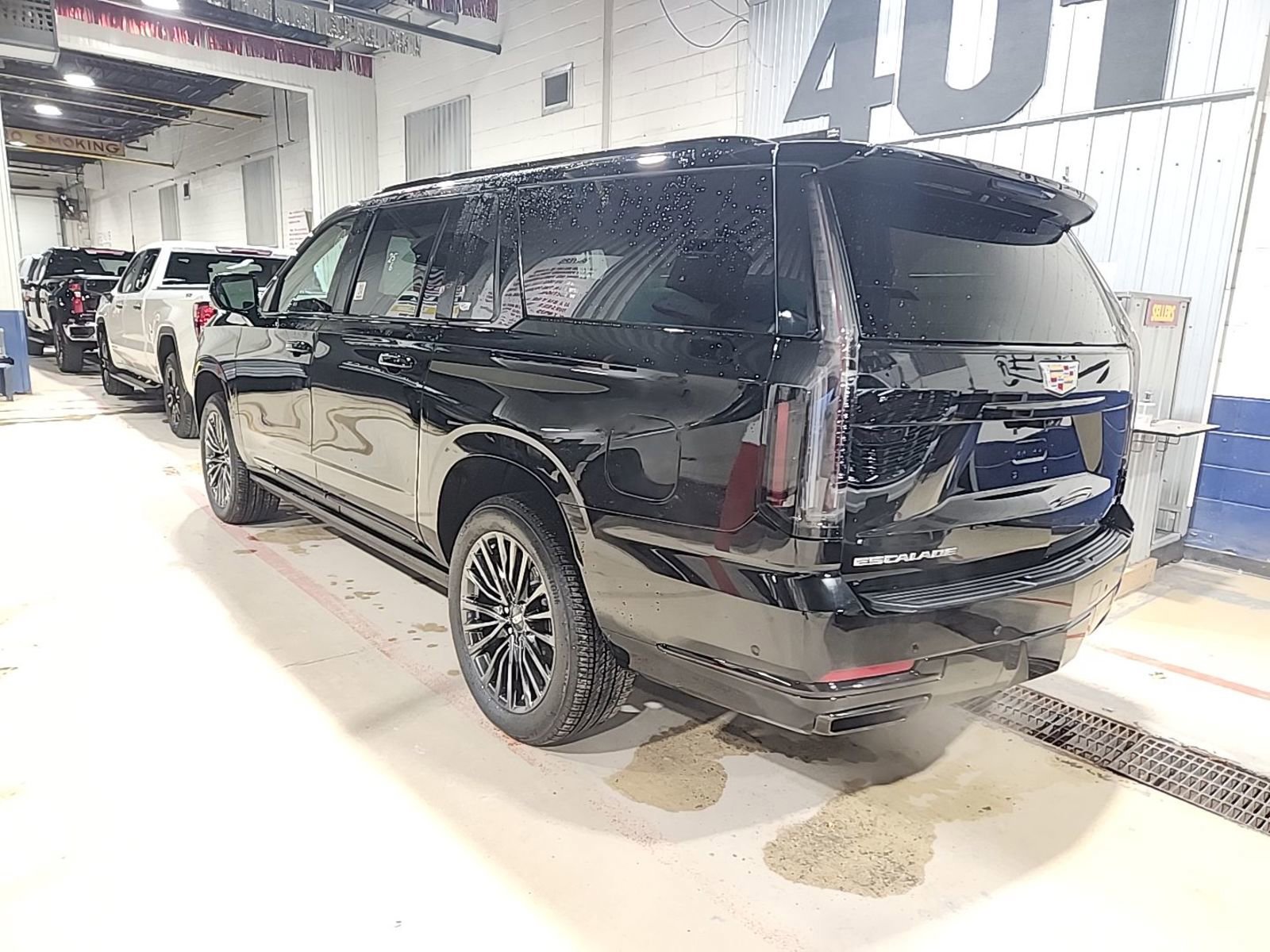 Used 2025 Cadillac Escalade ESV Sport Platinum image 7