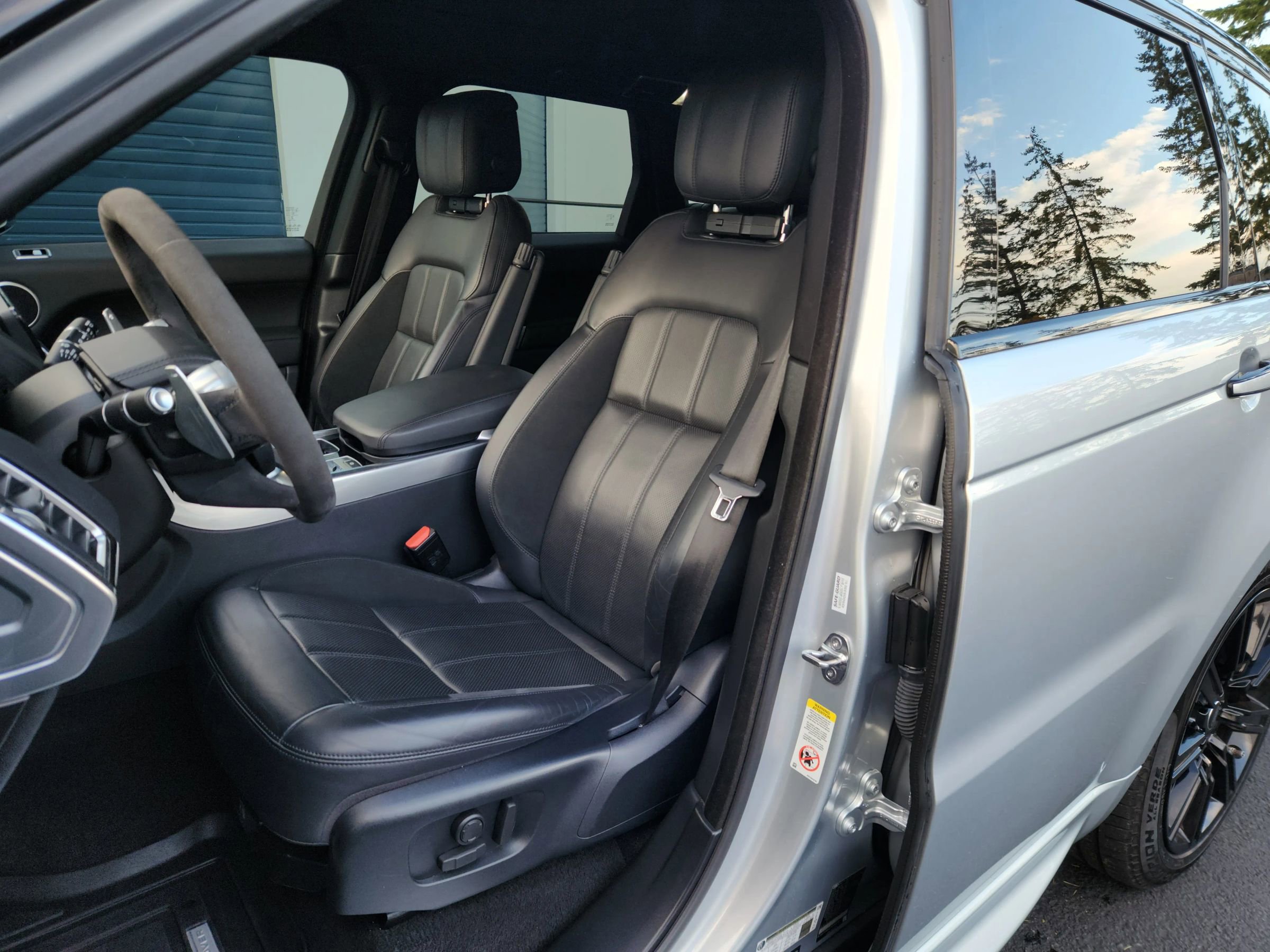 Used 2020 Land Rover Range Rover Sport HST image 8