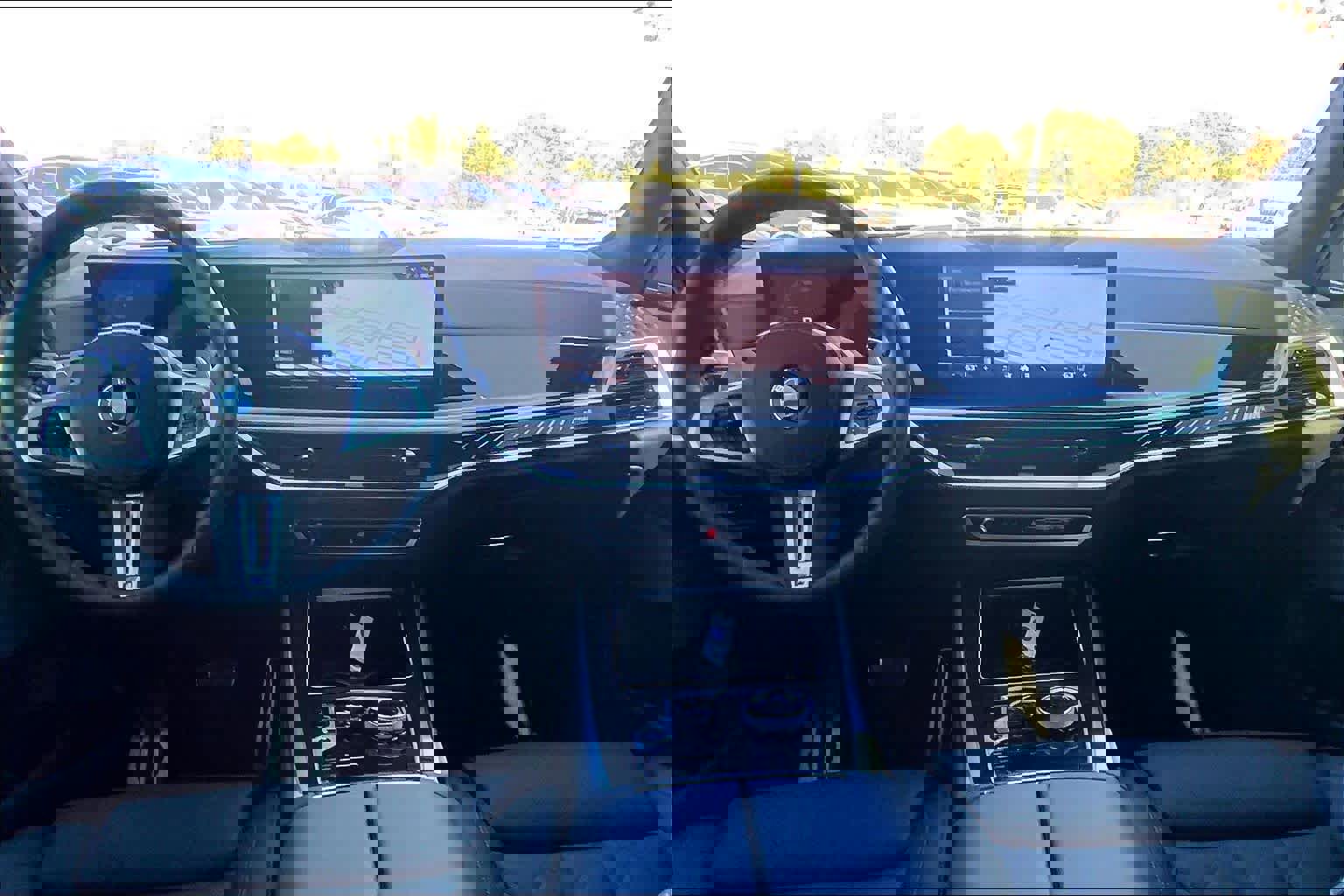 Certified 2025 BMW X5 M60i w/ Executive Package image 15