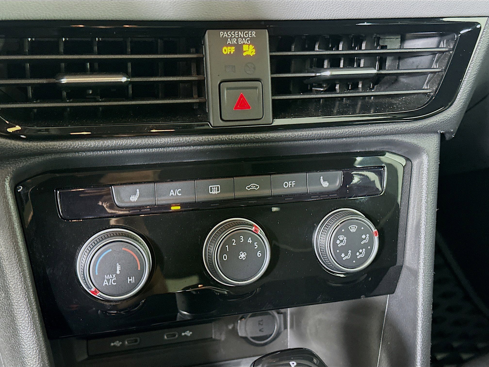 Used 2023 Volkswagen Taos SE image 22