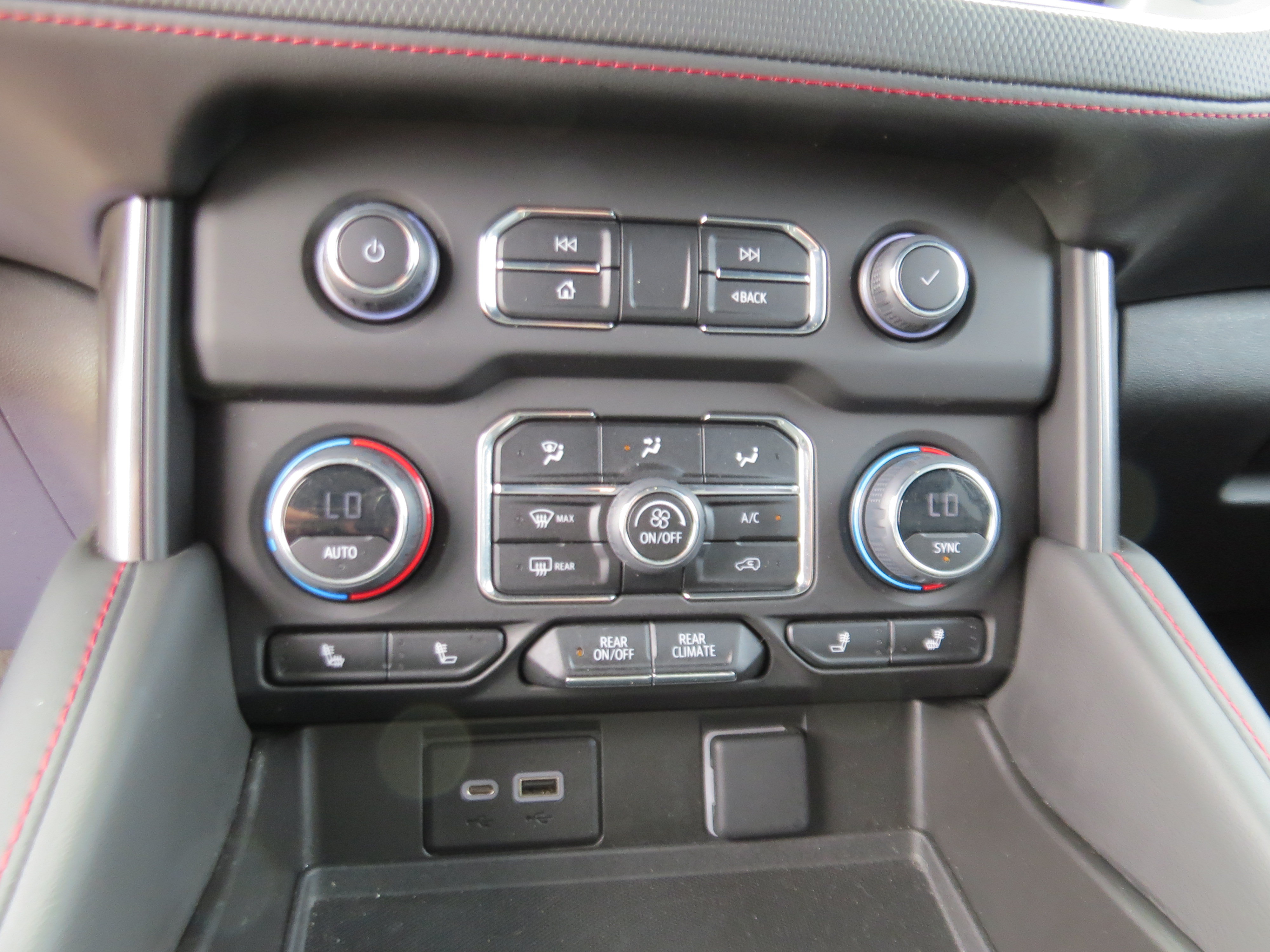 Used 2023 Chevrolet Tahoe RST AWD/4WD image 32