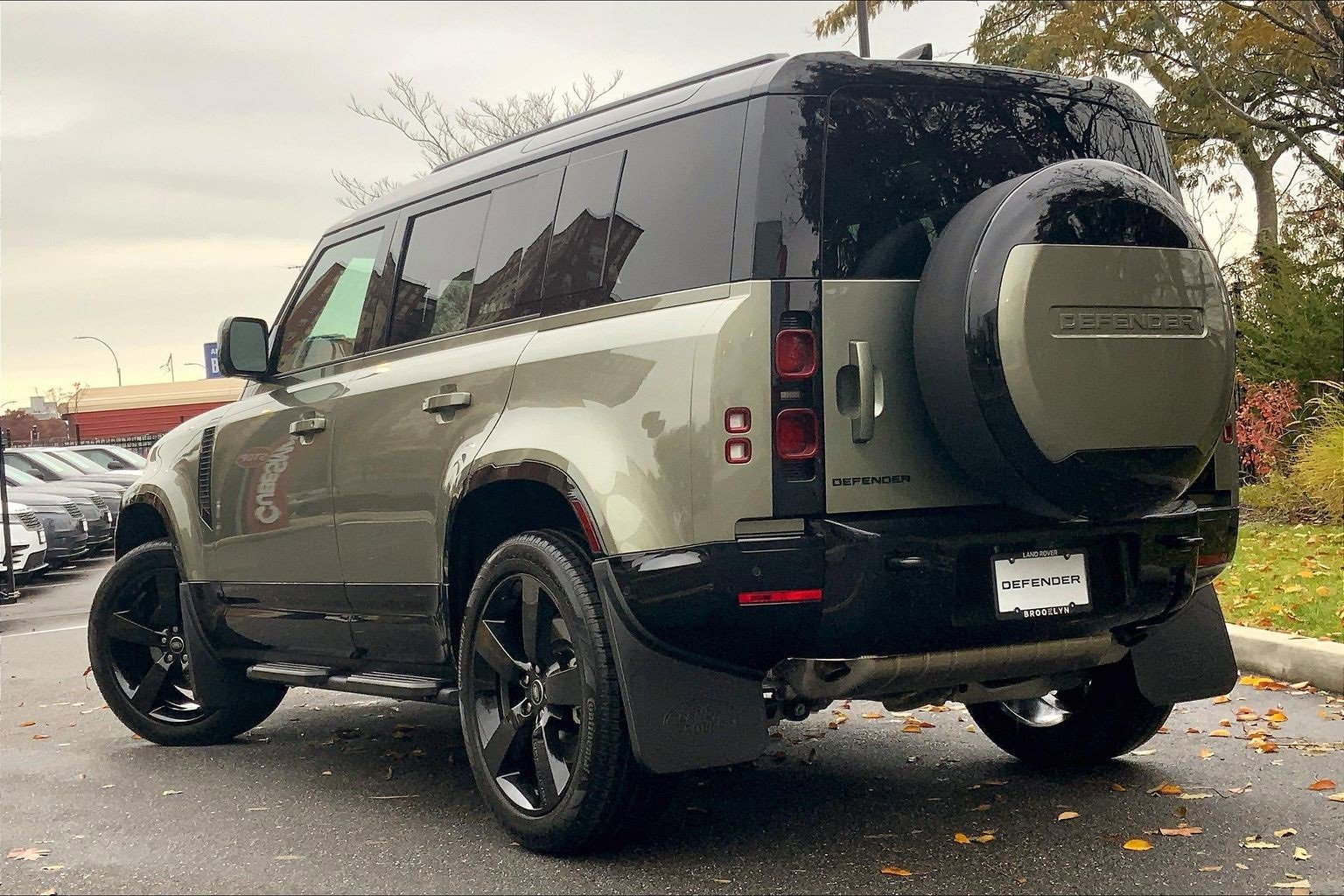 Used 2025 Land Rover Defender 110 X-Dynamic SE image 11