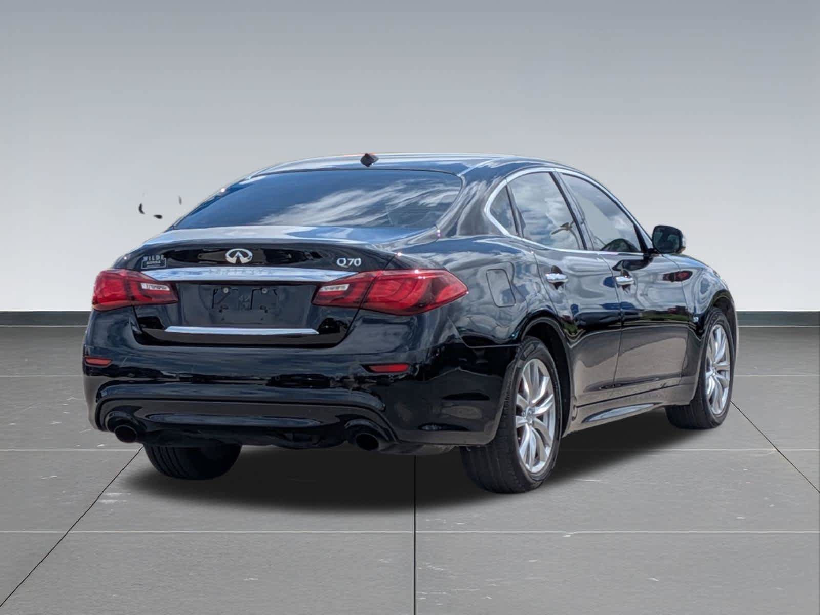 Used 2018 INFINITI Q70 Luxe RWD image 5