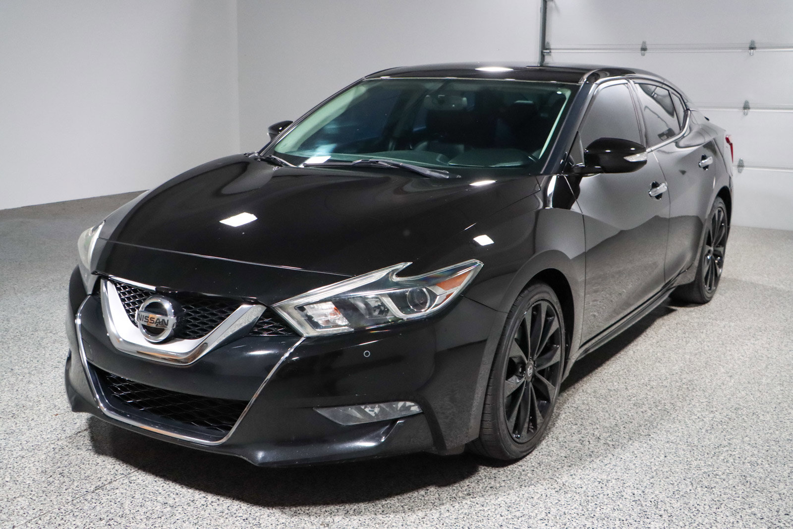 Used 2017 Nissan Maxima SR w/ Midnight Edition image 30