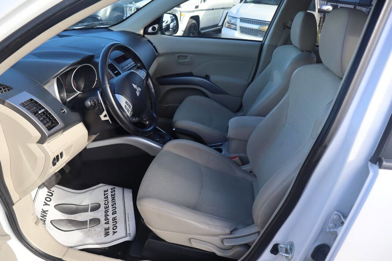 Used 2008 Mitsubishi Outlander SE image 12