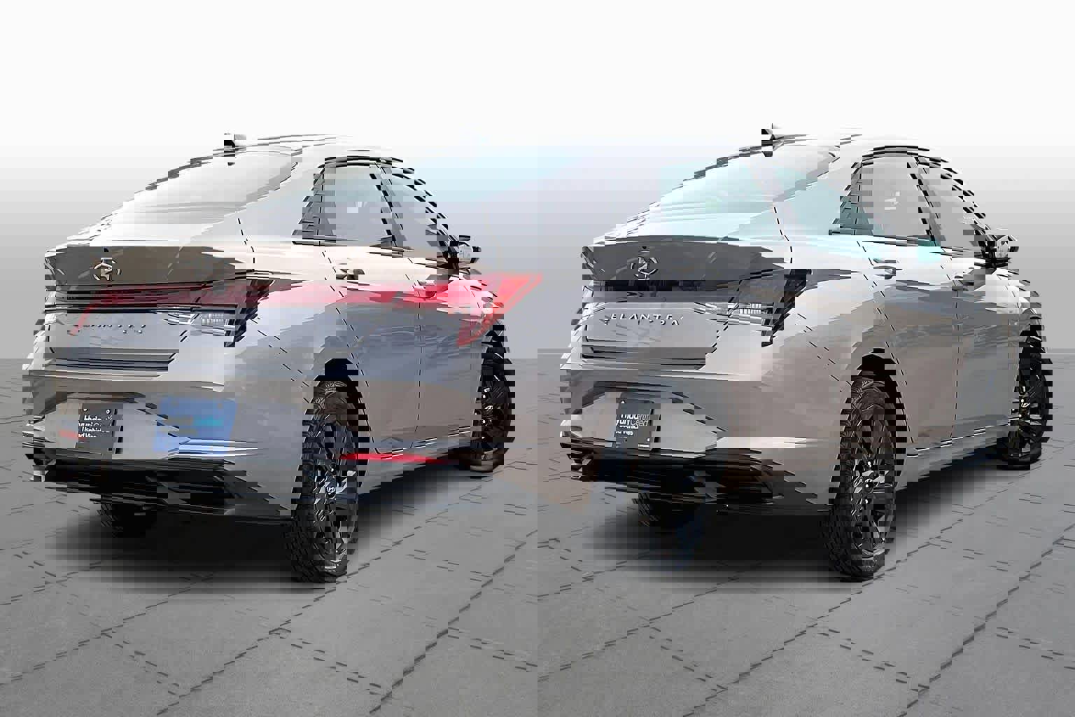 Used 2022 Hyundai Elantra SEL w/ Preferred Accessory Package image 10