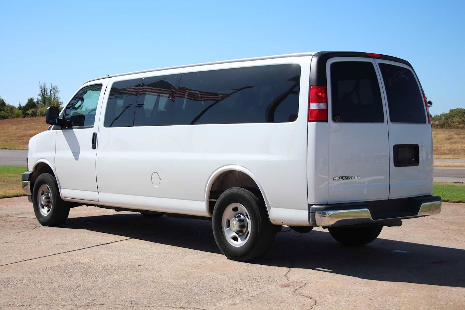 Used 2025 Chevrolet Express 3500 LT w/ LT Preferred Equipment Group RWD image 8