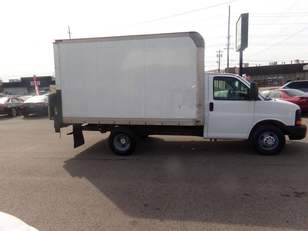 Used 2009 Chevrolet Express 3500 RWD image 5