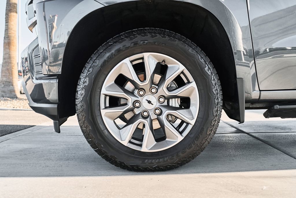 Used 2022 Chevrolet Silverado 1500 RST w/ Z71 Off-Road Package AWD/4WD image 3