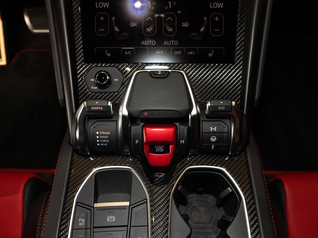 Used 2022 Lamborghini Urus AWD/4WD image 32