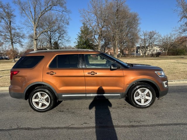 Used 2017 Ford Explorer XLT image 25