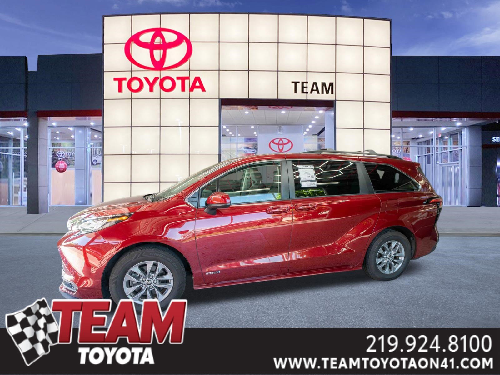 Used 2021 Toyota Sienna LE AWD/4WD image 1