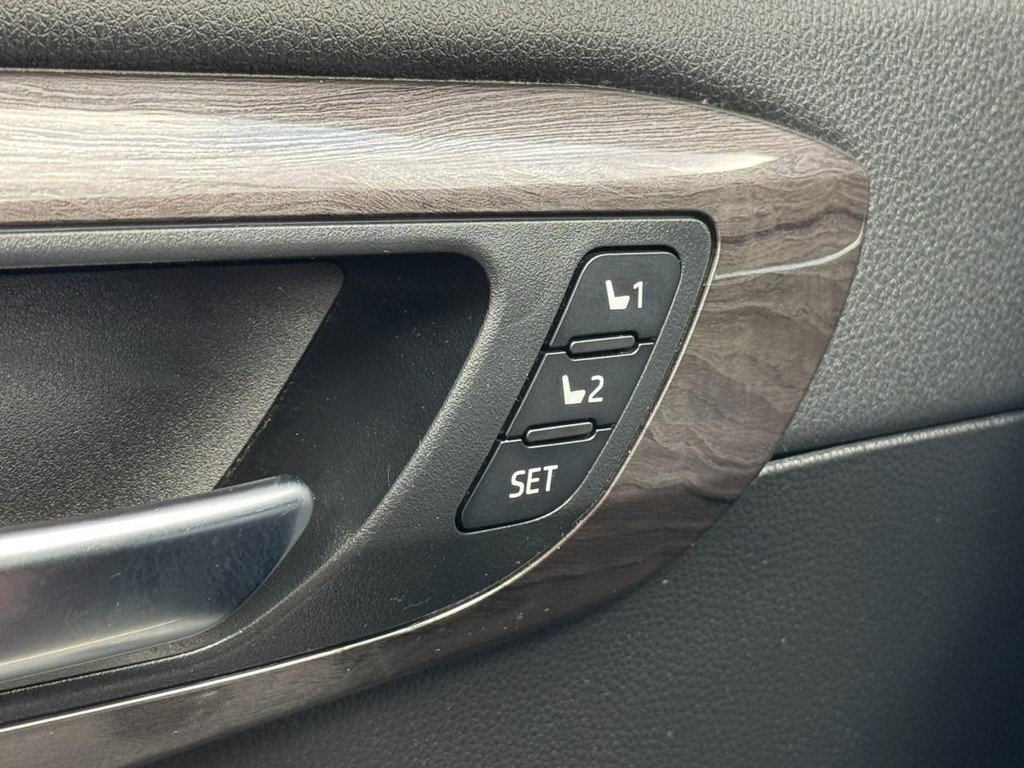 Used 2022 Toyota Highlander Platinum image 17