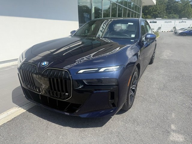 New 2026 BMW 750e xDrive w/ Premium Package image 3
