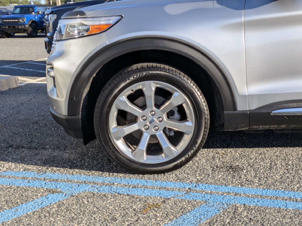 Used 2020 Ford Explorer Platinum w/ Premium Technology Package AWD/4WD image 9