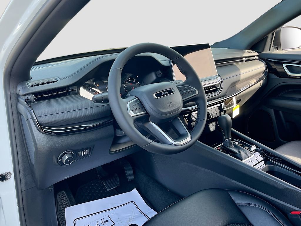 New 2026 Jeep Compass Latitude image 9