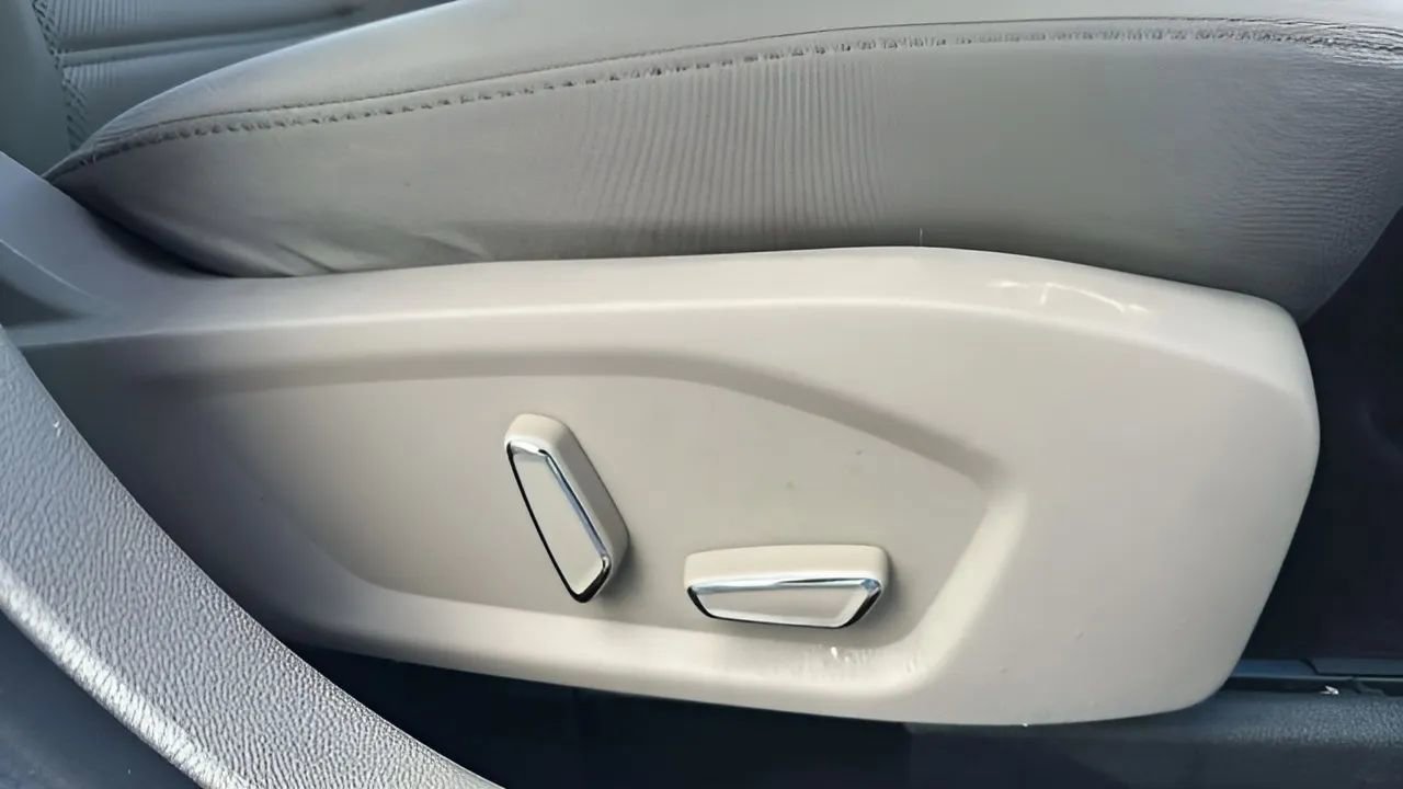 Used 2017 Ford Fusion SE FWD image 44