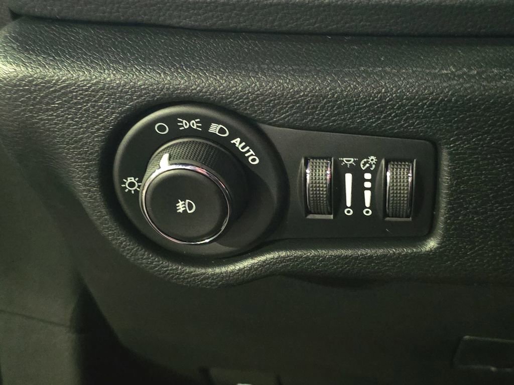 New 2026 Chrysler Pacifica Pinnacle FWD image 28