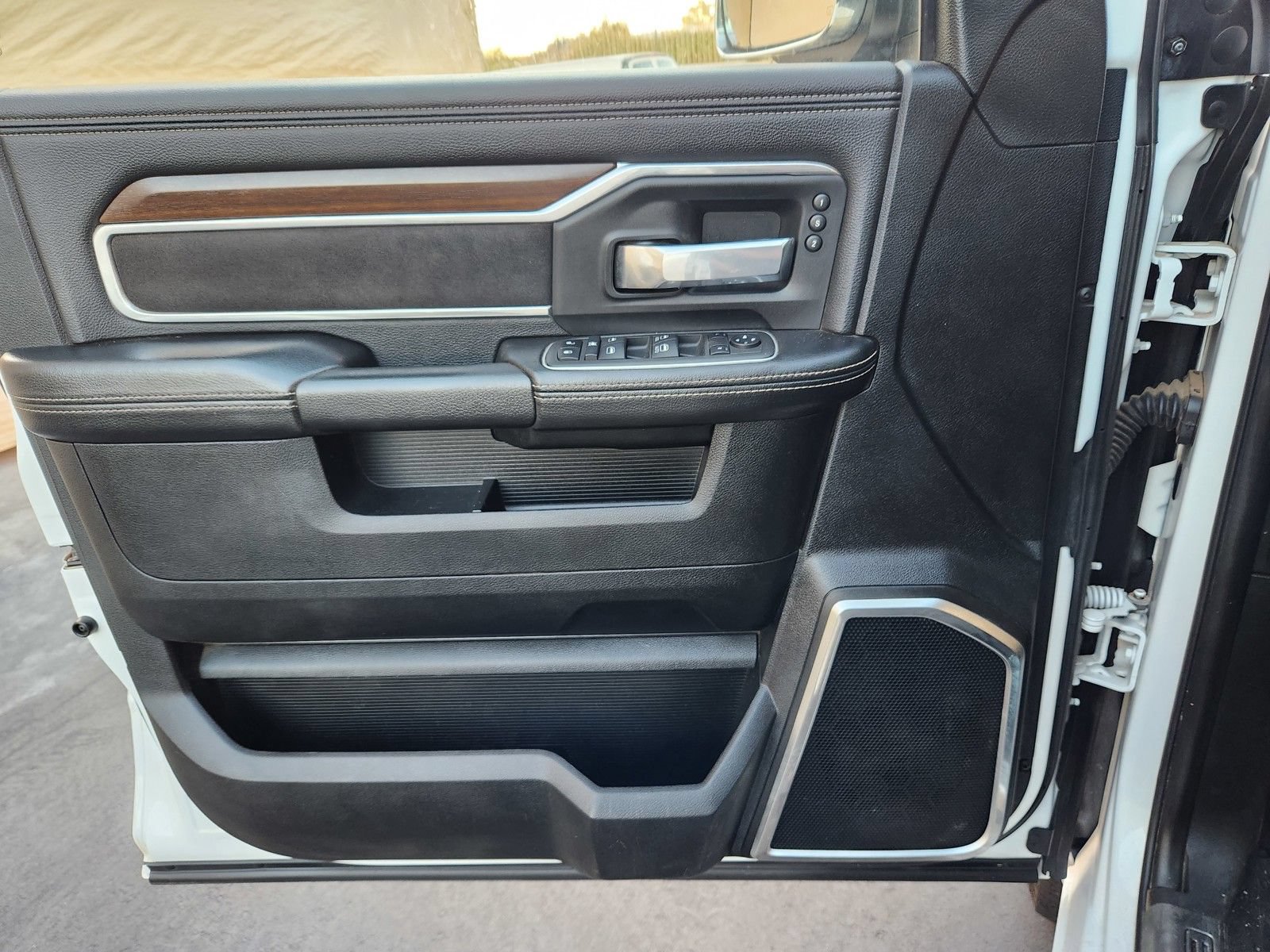 Used 2022 RAM 3500 Laramie AWD/4WD image 21