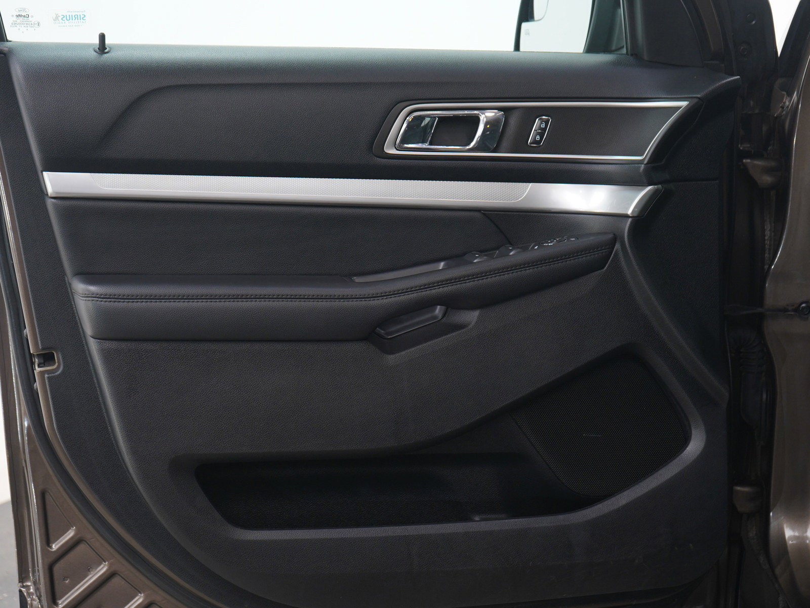 Used 2016 Ford Explorer XLT w/ Equipment Group 202A image 23