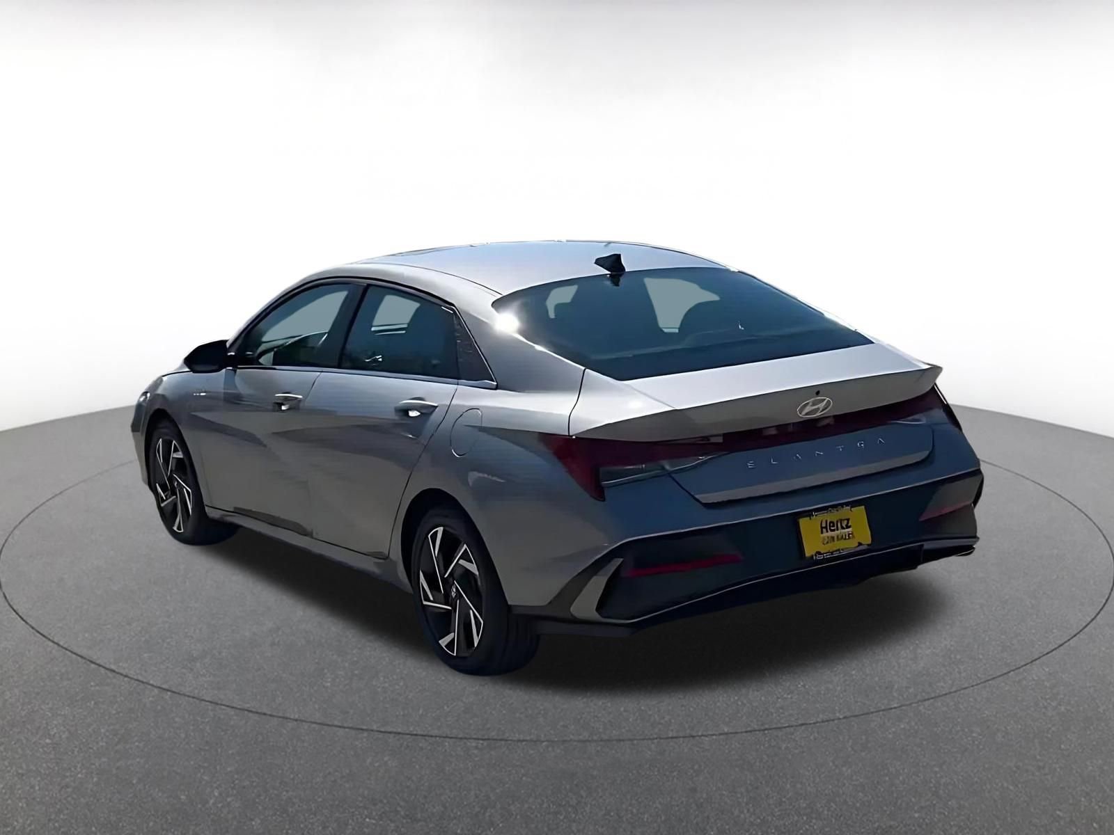 Used 2025 Hyundai Elantra SEL image 11