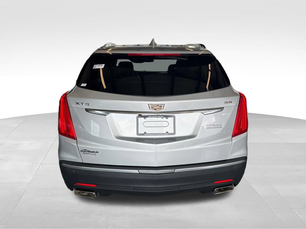 Used 2018 Cadillac XT5 Luxury w/ Driver Awareness Package AWD/4WD image 4