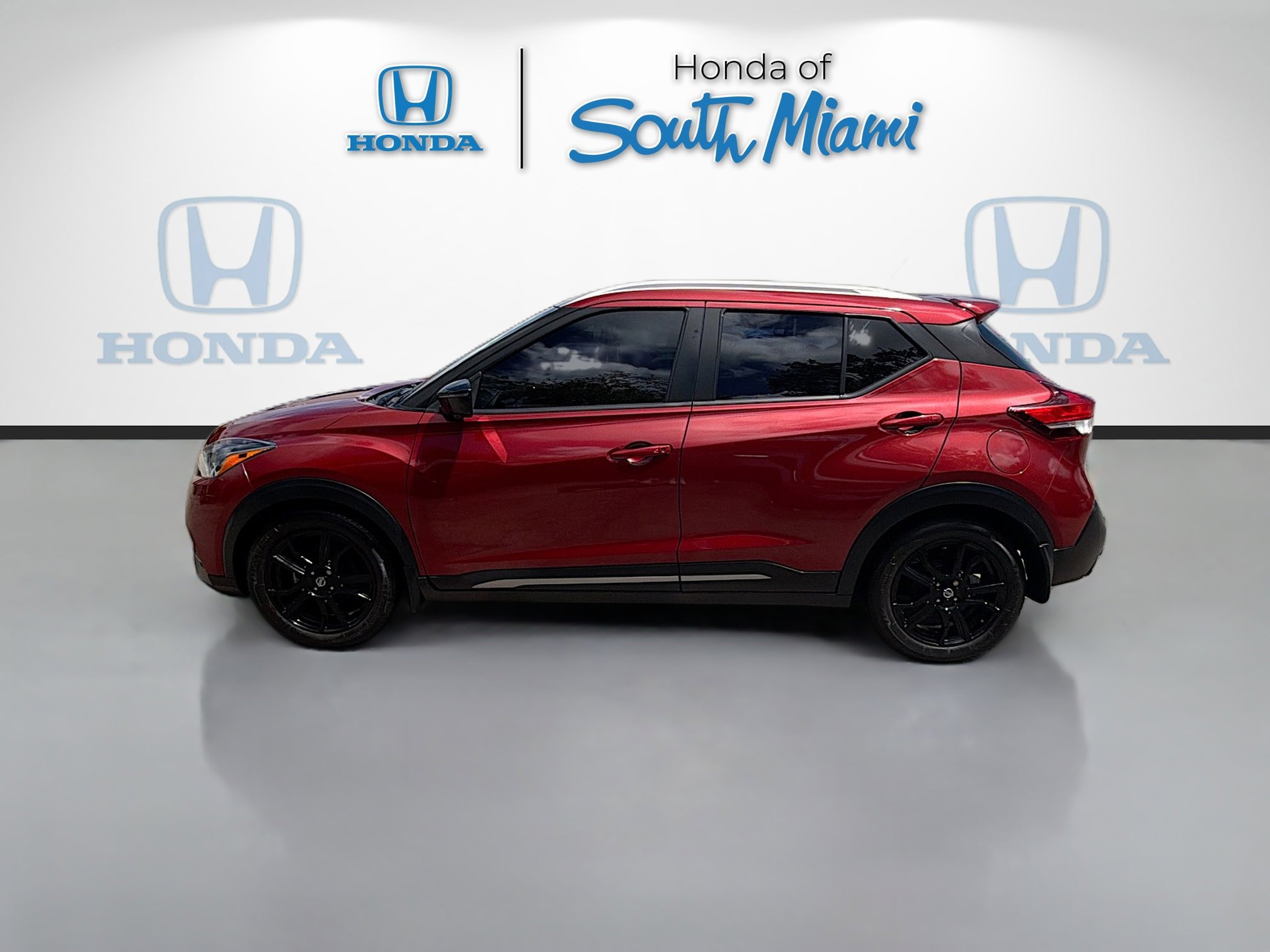 Used 2020 Nissan Kicks SR image 4