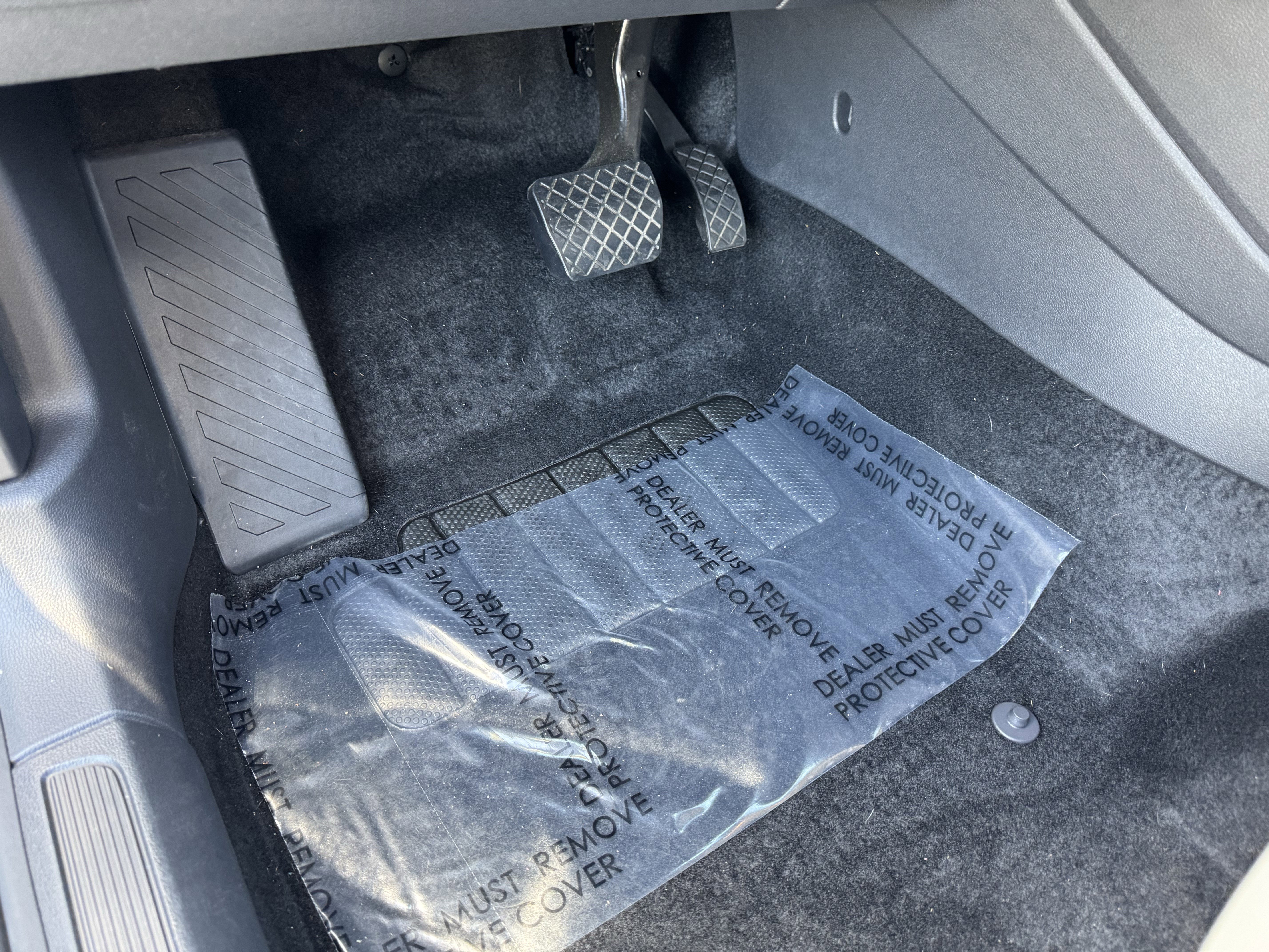 Used 2025 Volkswagen Taos SE image 19