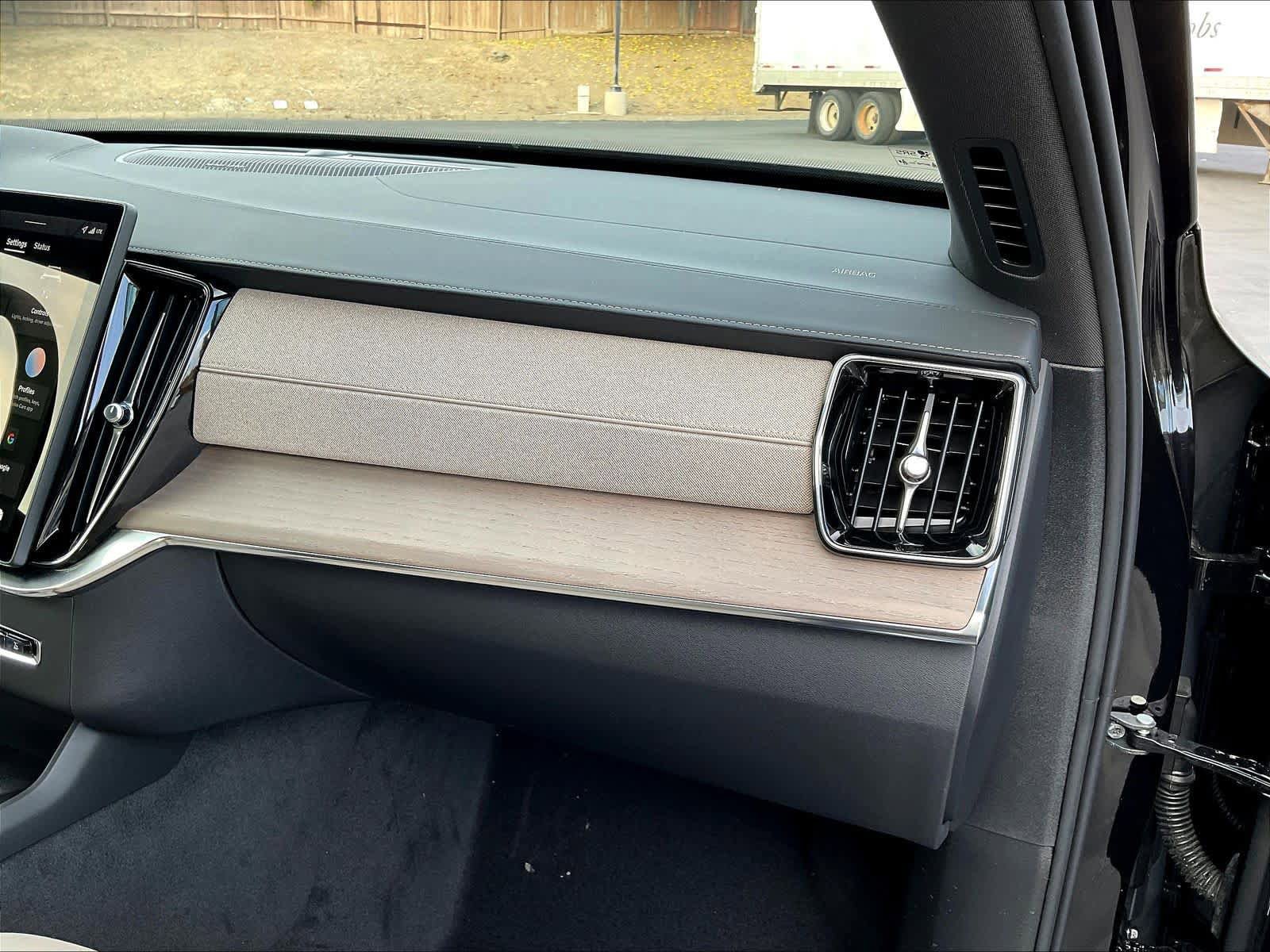 New 2026 Volvo XC90 B5 Plus w/ Protection Package AWD/4WD image 29