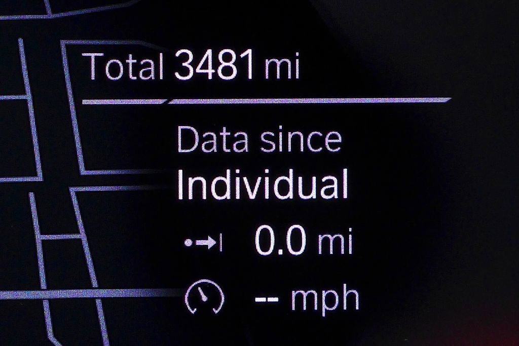 Used 2025 BMW Z4 M40i w/ Premium Package image 29