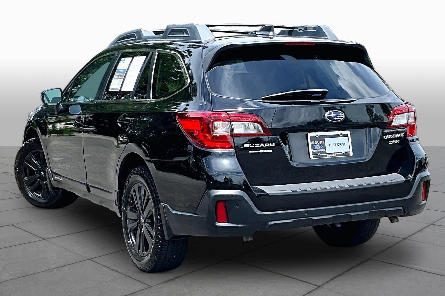 Used 2018 Subaru Outback 3.6R Limited AWD/4WD image 12