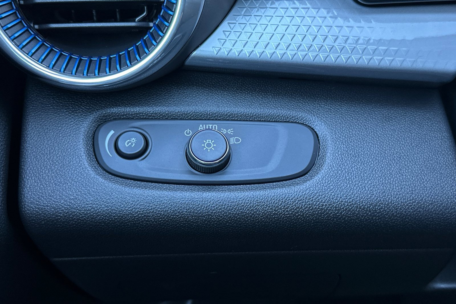 New 2026 Chevrolet Trax LT image 27