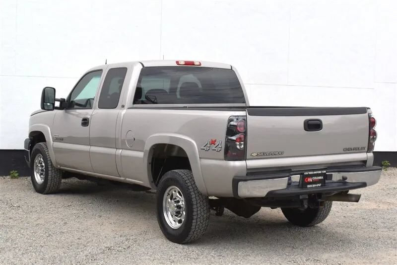 Used 2005 Chevrolet Silverado 2500 LT w/ Heavy-Duty Power Package AWD/4WD image 2