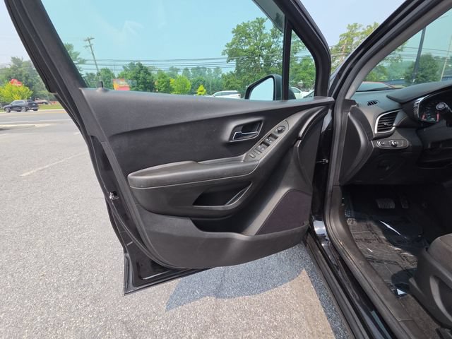 Used 2020 Chevrolet Trax LS w/ LPO, Protection Package AWD/4WD image 11