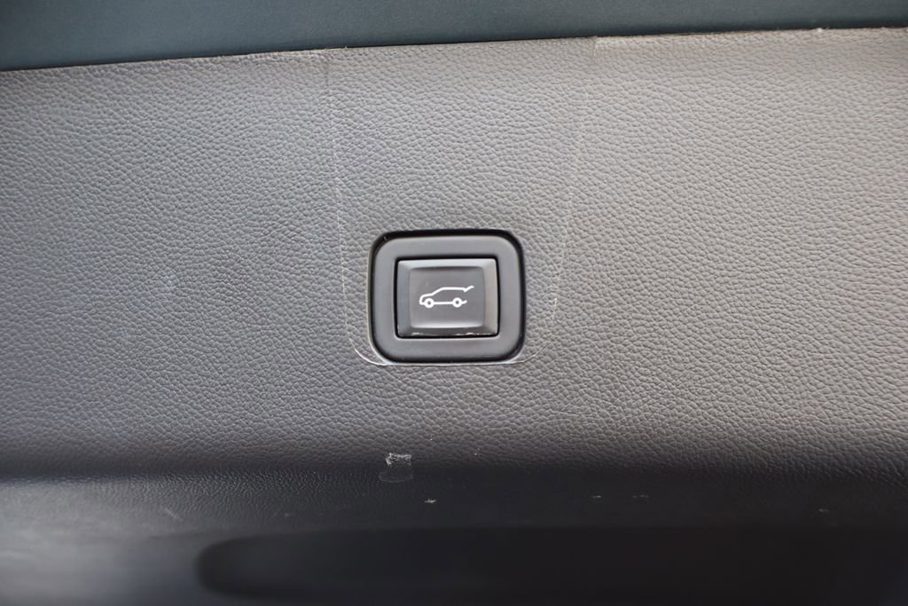 Used 2023 Chevrolet Traverse LT image 23