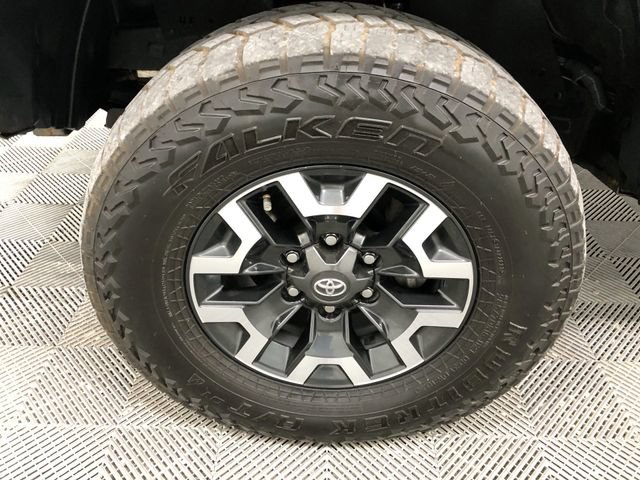 Used 2020 Toyota Tacoma TRD Off-Road w/ Technology Package AWD/4WD image 28