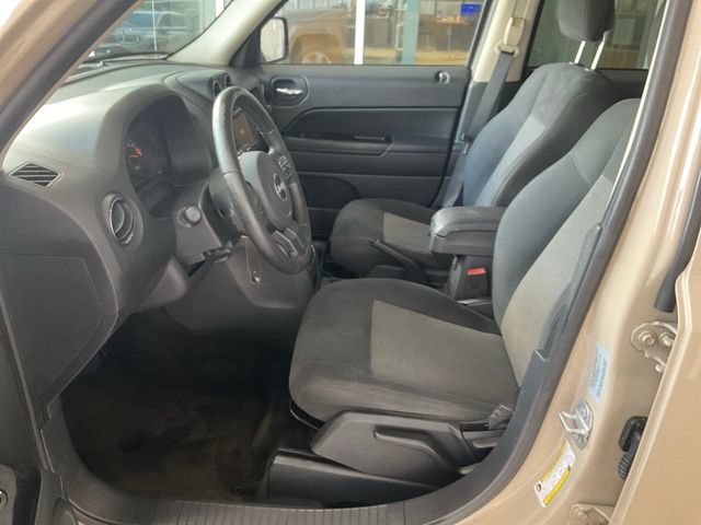 Used 2017 Jeep Patriot Latitude AWD/4WD image 2