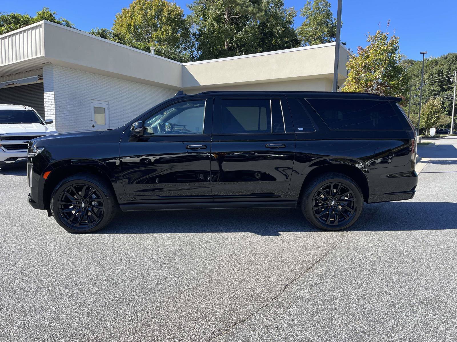 Used 2023 Cadillac Escalade ESV Sport Platinum w/ LPO, ONYX Package AWD/4WD image 2