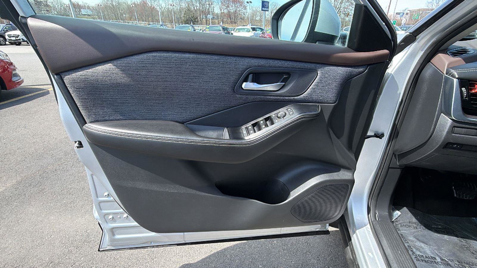 Used 2021 Nissan Rogue SV AWD/4WD image 13