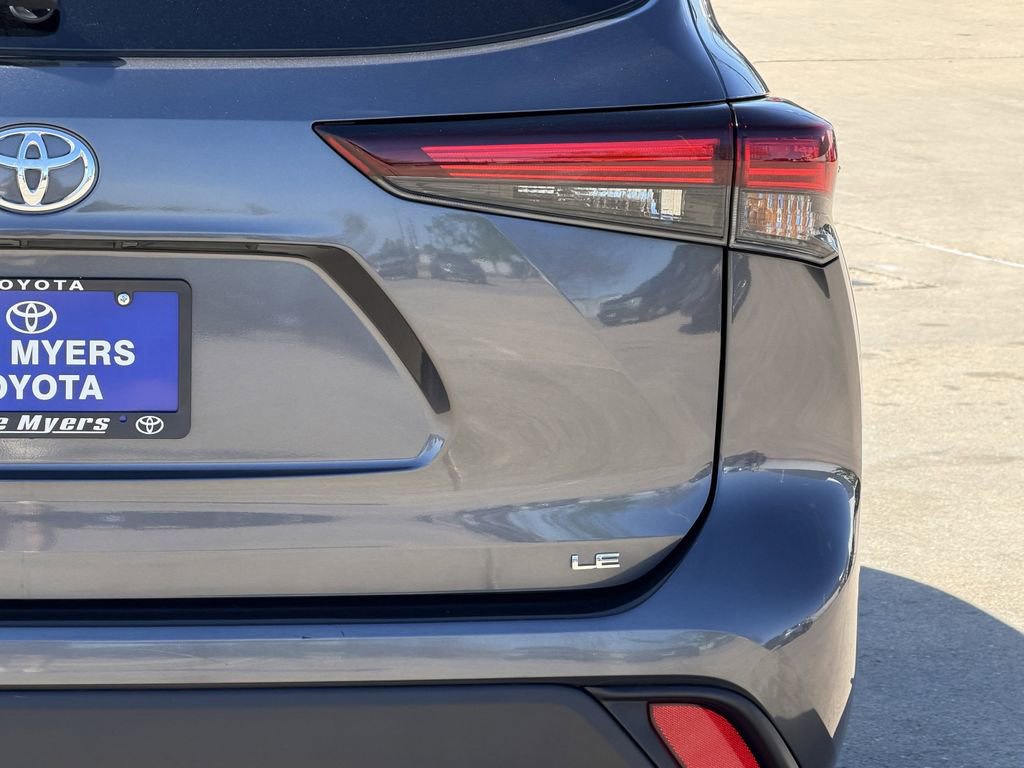 Used 2025 Toyota Highlander LE image 9