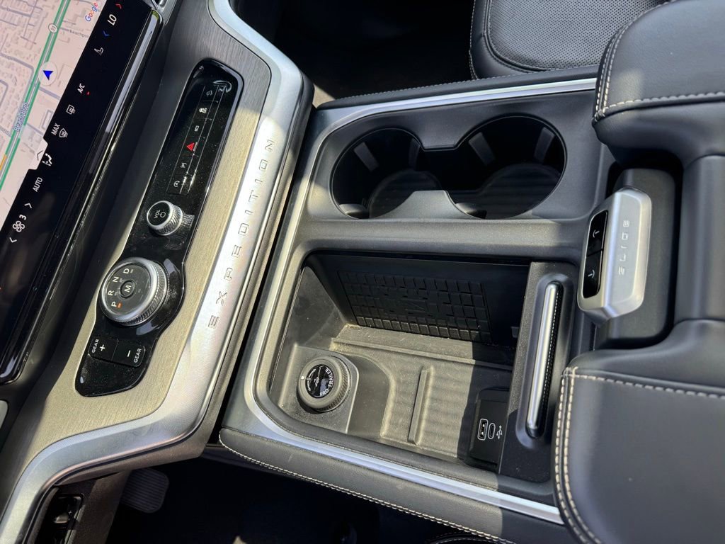 Used 2025 Ford Expedition Platinum AWD/4WD image 24