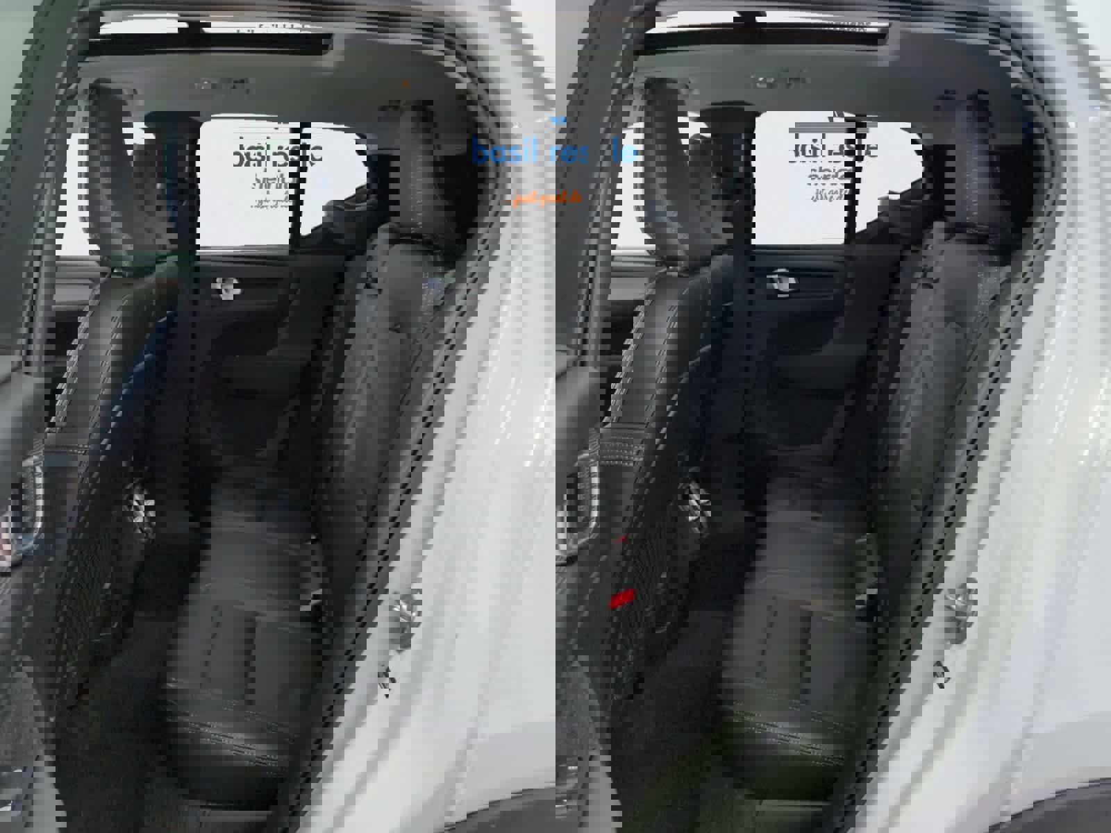 Used 2025 Volvo XC40 B5 Plus image 15