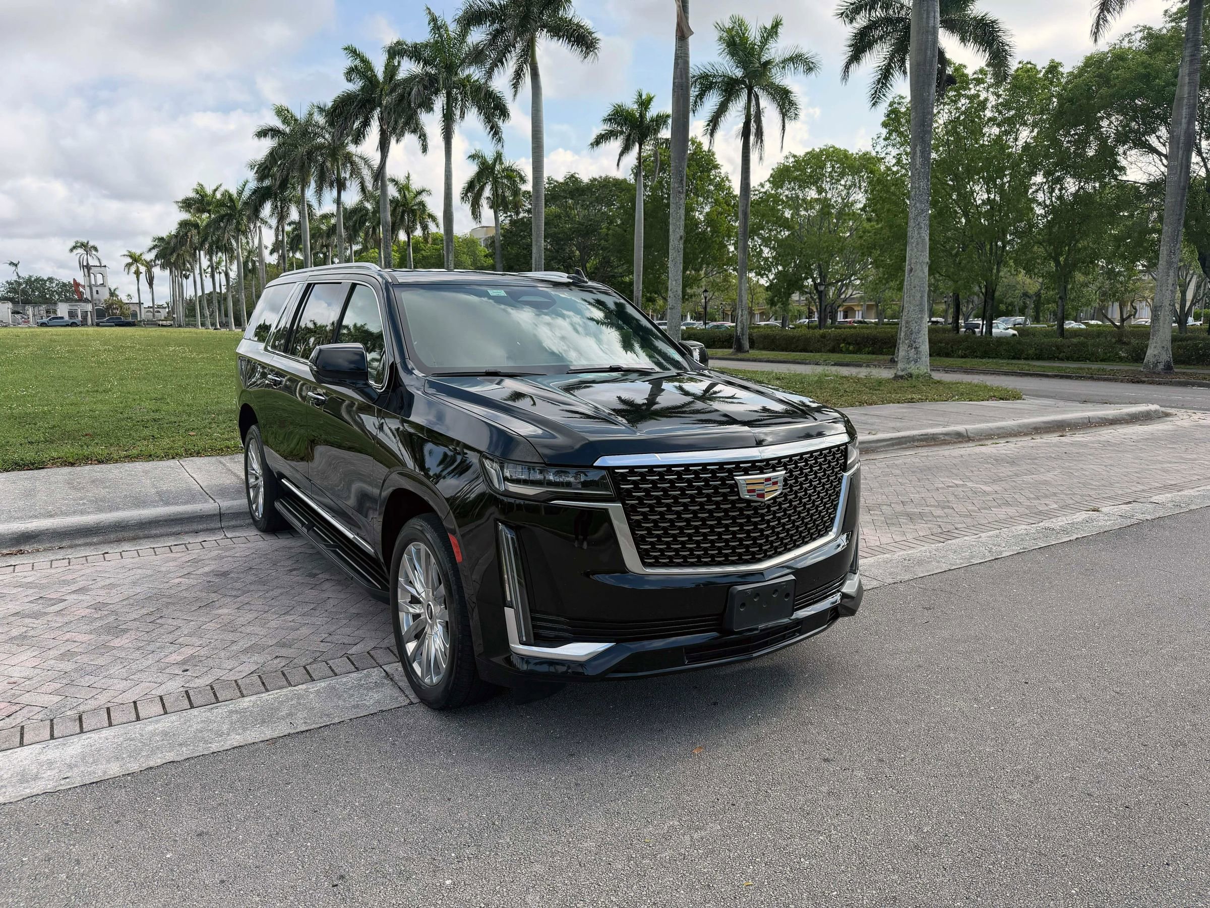 Used 2021 Cadillac Escalade ESV Premium Luxury w/ Performance Package RWD image 1