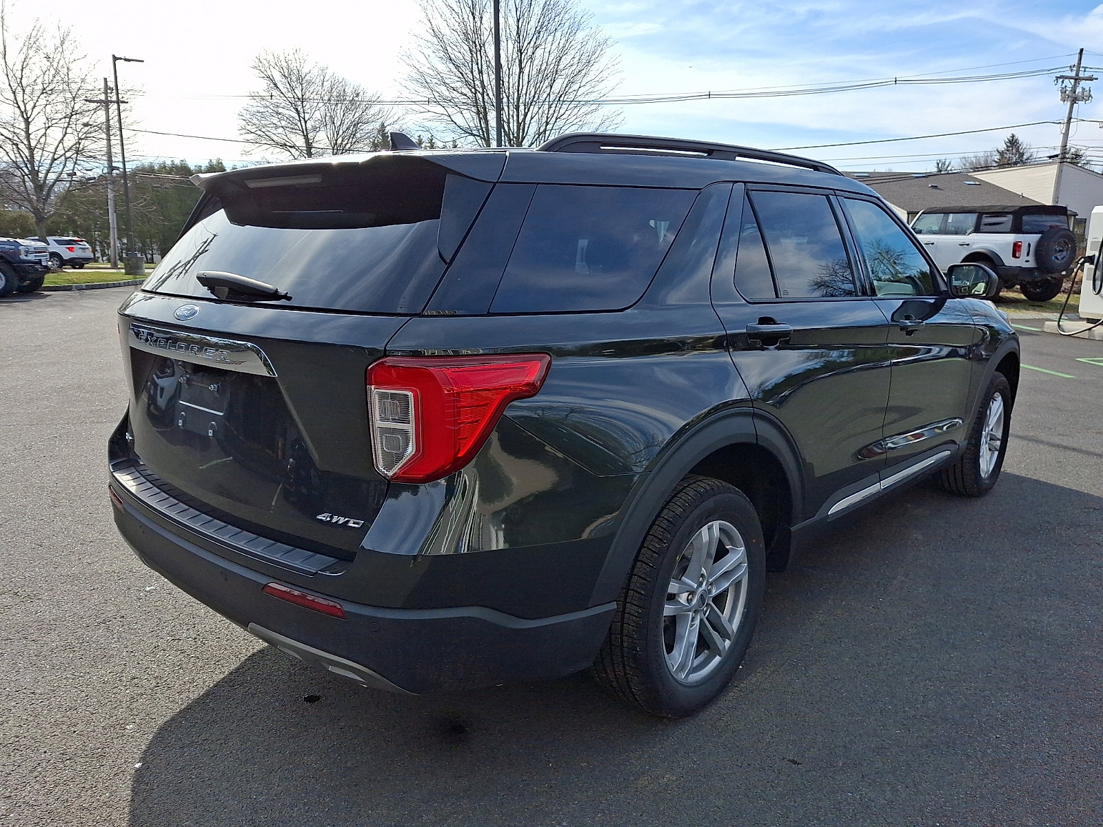 Certified 2022 Ford Explorer XLT w/ Equipment Group 202A image 5