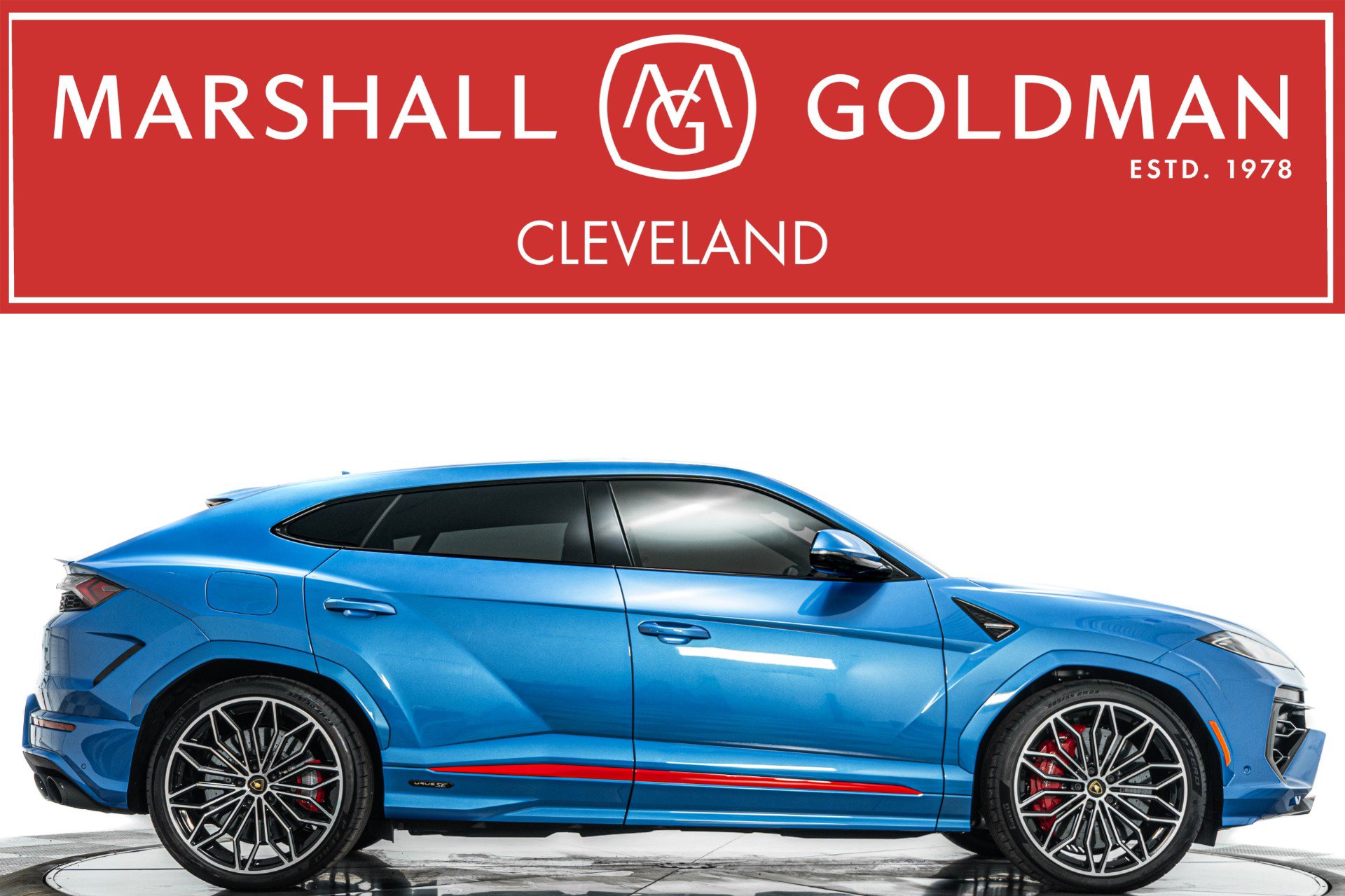 Used 2025 Lamborghini Urus SE image 1