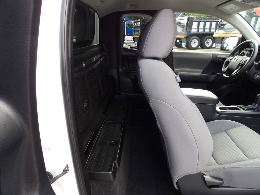 Used 2022 Toyota Tacoma SR image 31