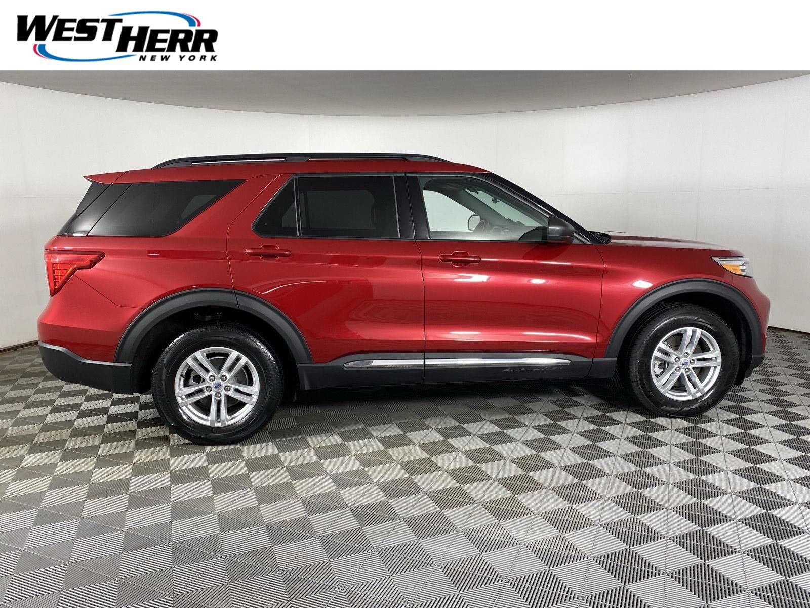 Used 2023 Ford Explorer XLT AWD/4WD image 5